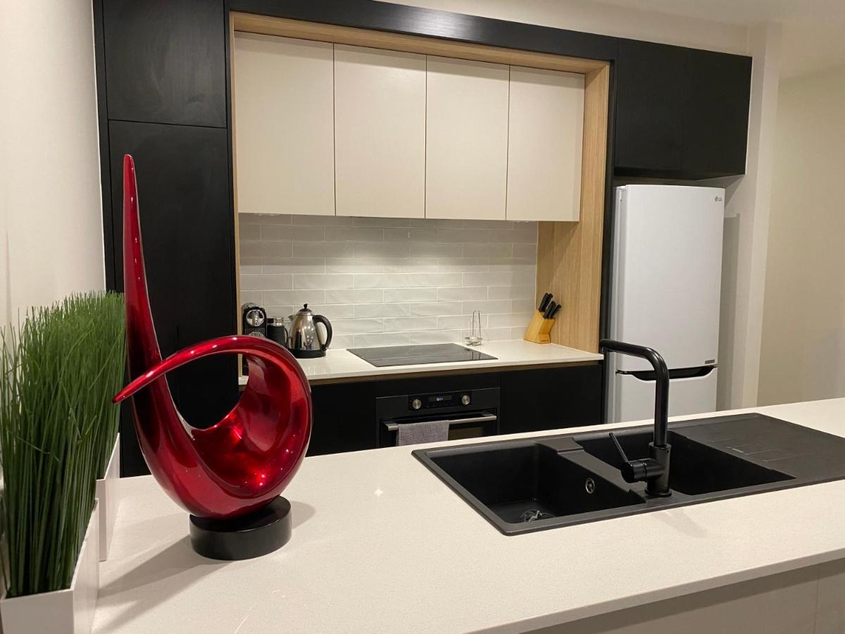 The Gallery Luxe 1 Bedroom Executive Apartment In The Heart Of Braddon Wine Secure Parking Wifi Canberra Bagian luar foto