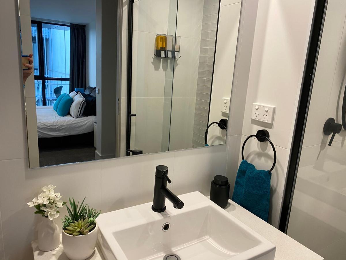 The Gallery Luxe 1 Bedroom Executive Apartment In The Heart Of Braddon Wine Secure Parking Wifi Canberra Bagian luar foto