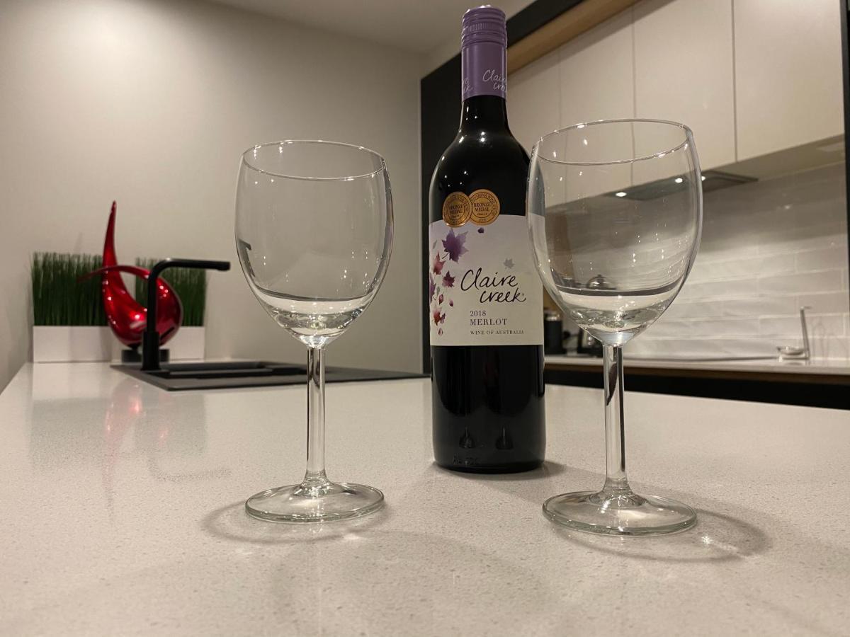The Gallery Luxe 1 Bedroom Executive Apartment In The Heart Of Braddon Wine Secure Parking Wifi Canberra Bagian luar foto