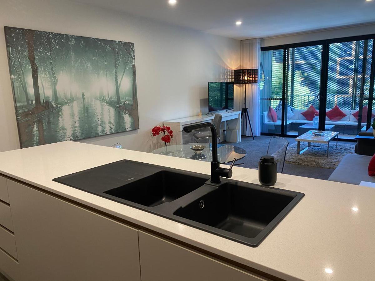 The Gallery Luxe 1 Bedroom Executive Apartment In The Heart Of Braddon Wine Secure Parking Wifi Canberra Bagian luar foto